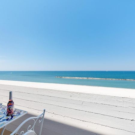 Waterfront Apartment With Seaview Balcony Bari Eksteriør billede
