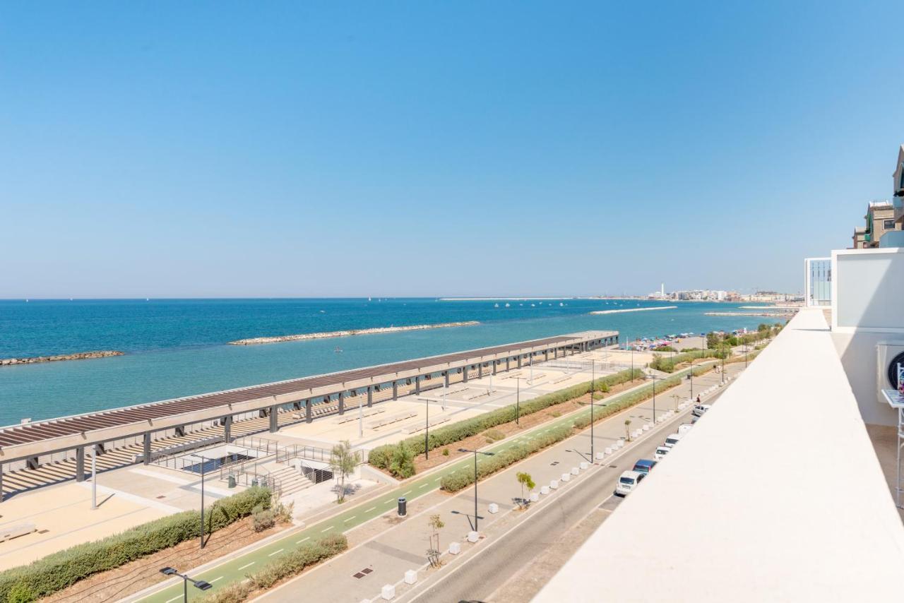 Waterfront Apartment With Seaview Balcony Bari Eksteriør billede