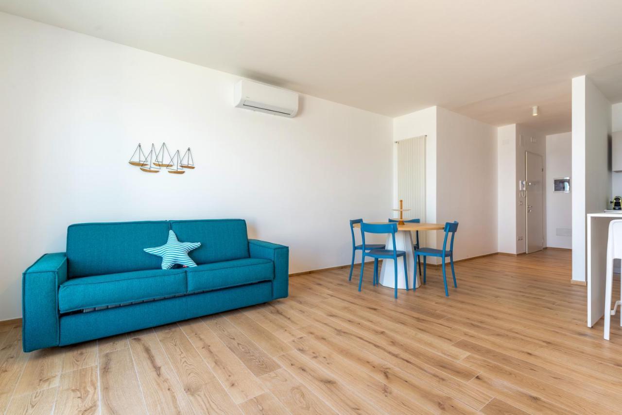 Waterfront Apartment With Seaview Balcony Bari Eksteriør billede