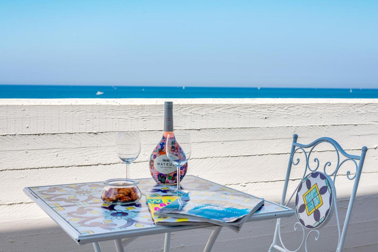 Waterfront Apartment With Seaview Balcony Bari Eksteriør billede