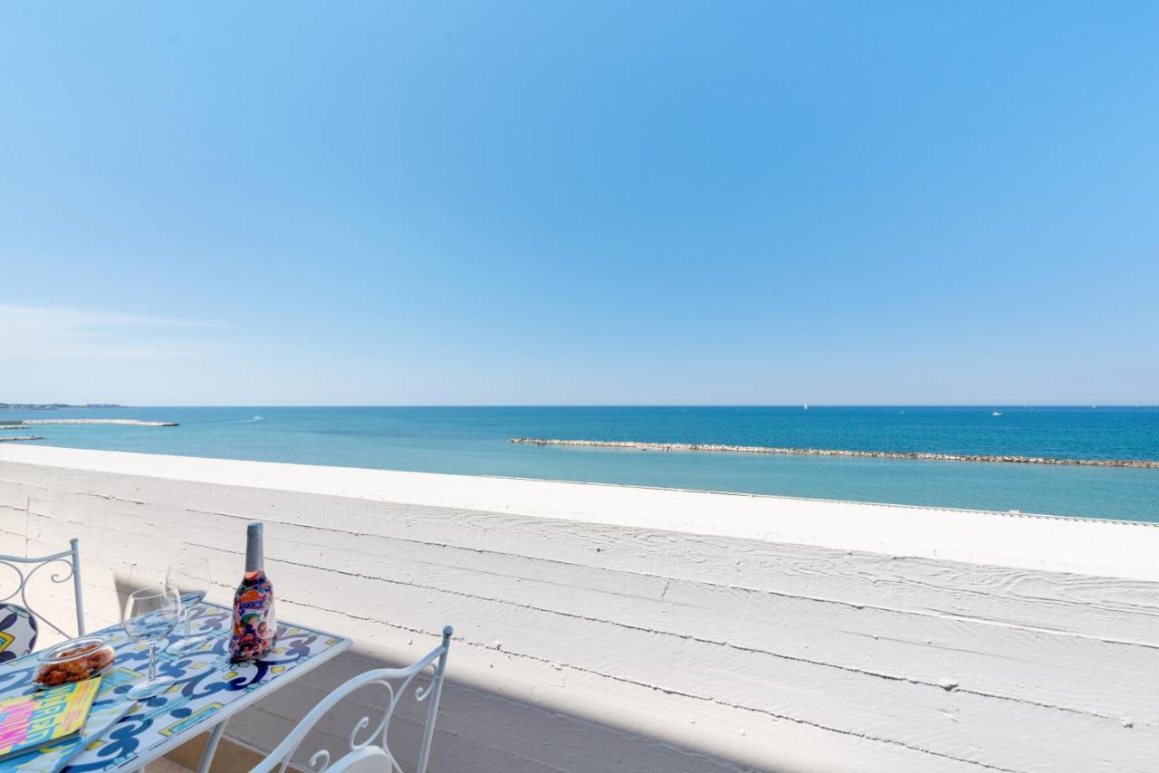 Waterfront Apartment With Seaview Balcony Bari Eksteriør billede