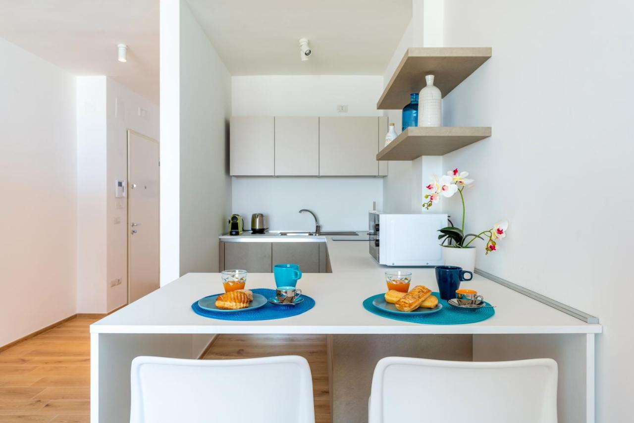 Waterfront Apartment With Seaview Balcony Bari Eksteriør billede