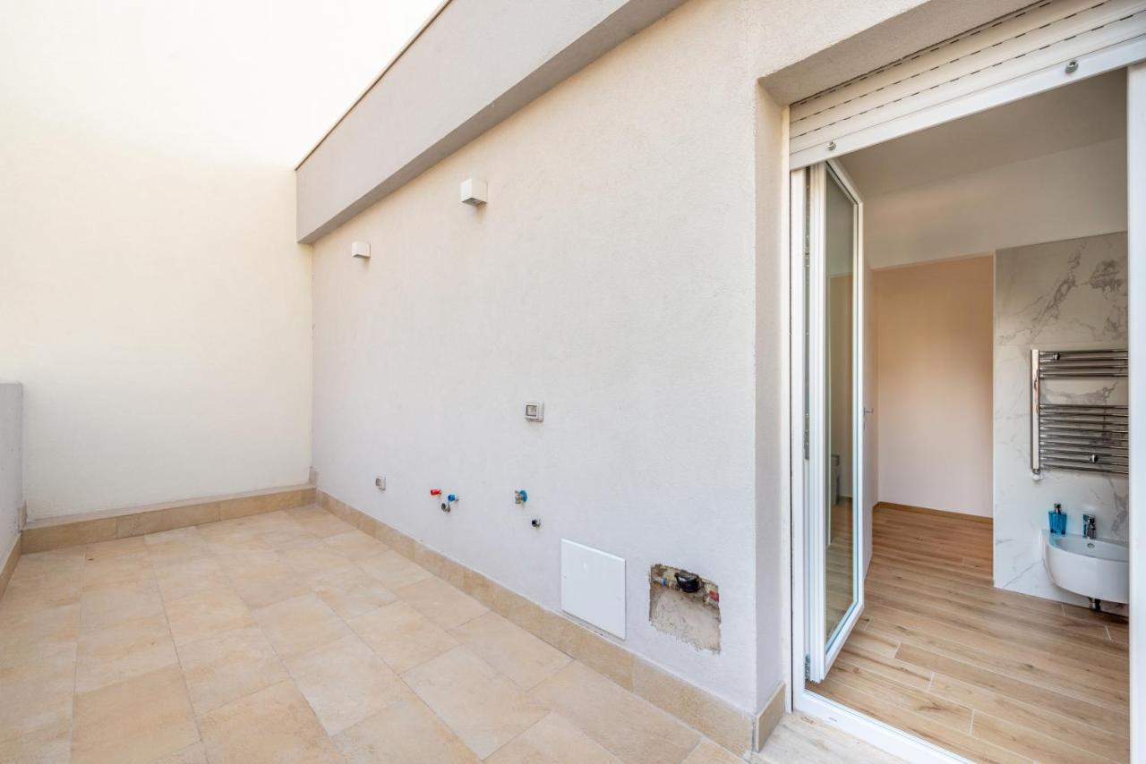 Waterfront Apartment With Seaview Balcony Bari Eksteriør billede