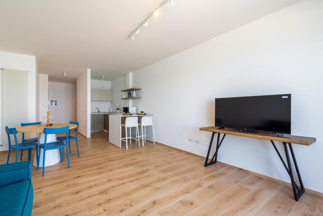 Waterfront Apartment With Seaview Balcony Bari Eksteriør billede
